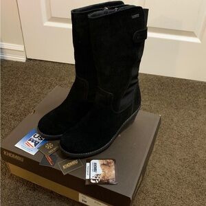 Khombu Black Suede Boots